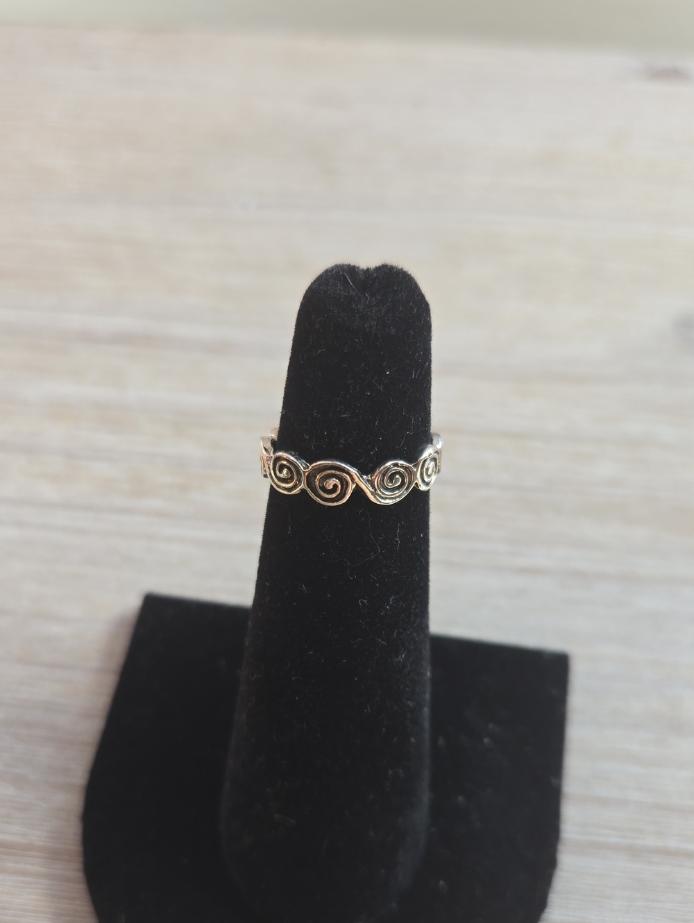 Gold Spiral Band Ring - Elegant Women's Jewelry.Size 3.